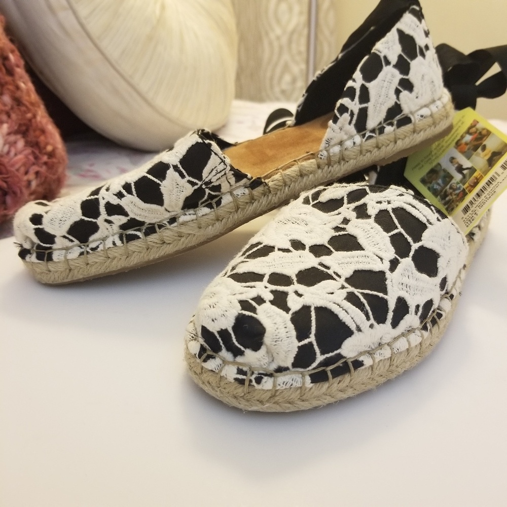 TOMS Floral Lace Flats